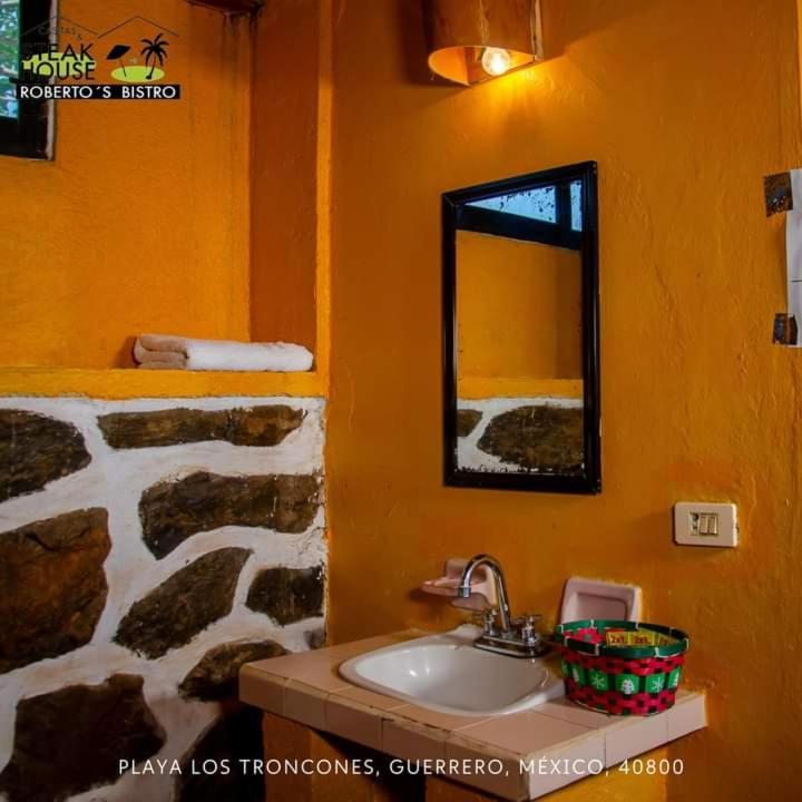 Hôtel Roberto'S Bistro à Troncones Extérieur photo